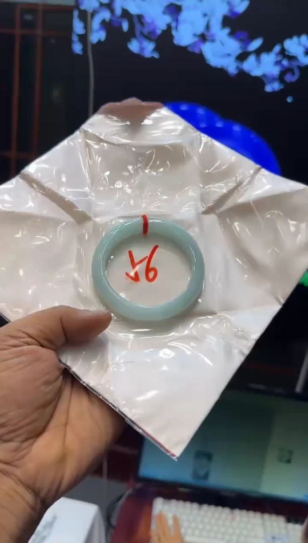 未镶嵌手镯翡翠手镯