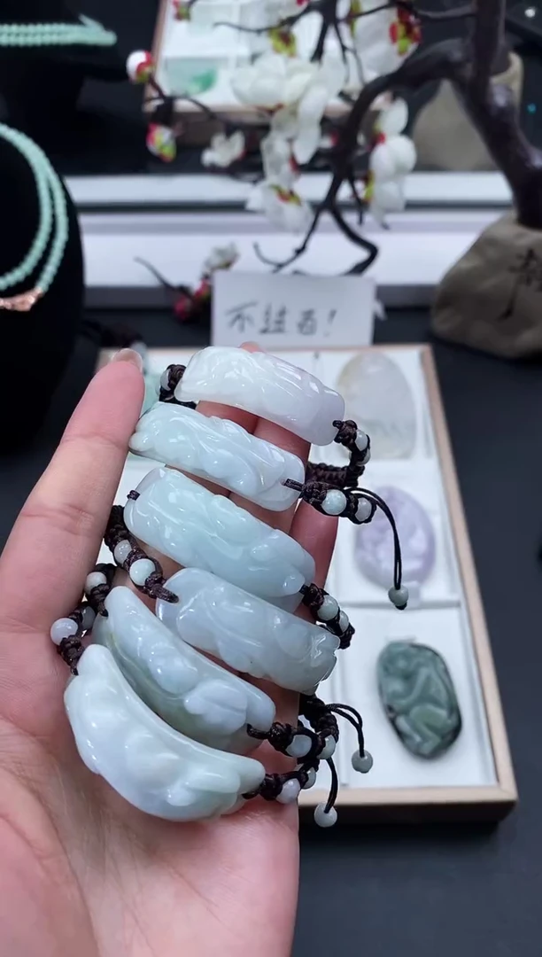 翡翠未镶嵌颈饰天然缅甸A货翡翠随机发一件