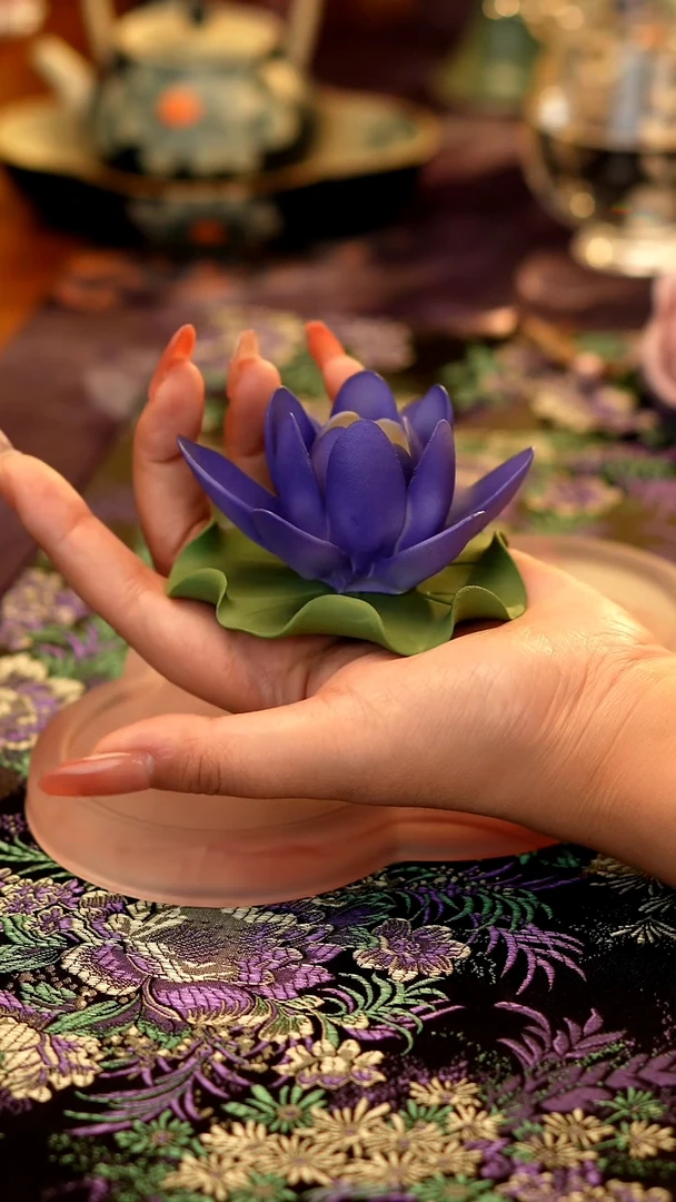 蓝莲花香插············