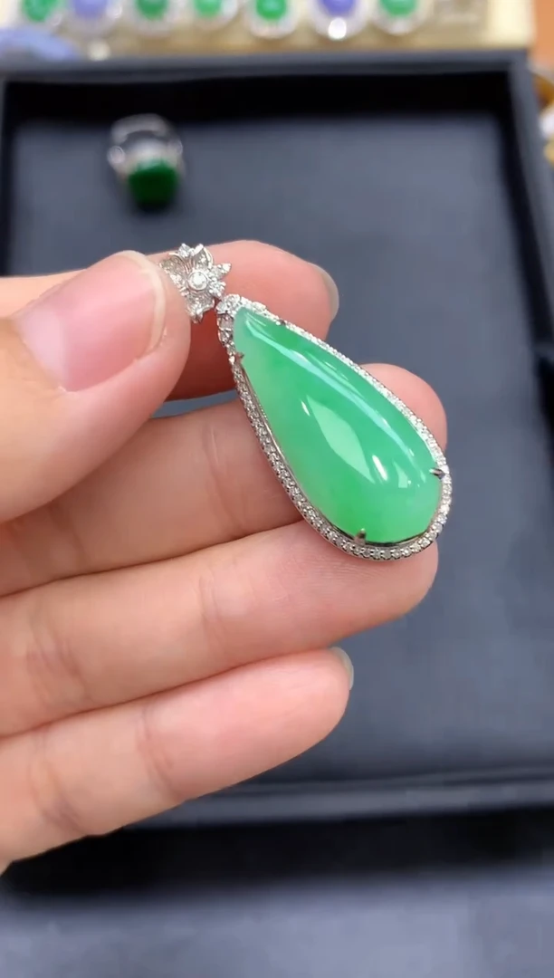 颈饰18K金镶嵌翡翠505-中国好珍宝