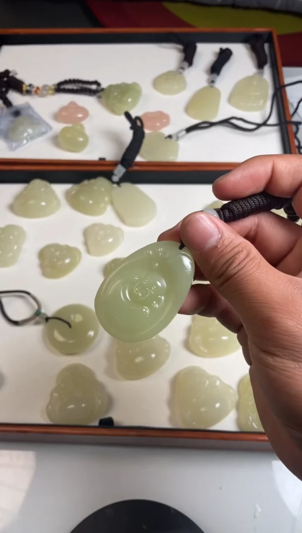 【闪购商品】石英质玉吊坠(赠链)未镶嵌福利