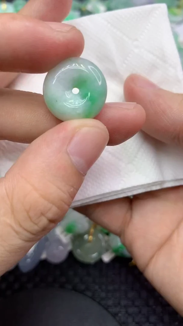 翡翠未镶嵌颈饰1111111111