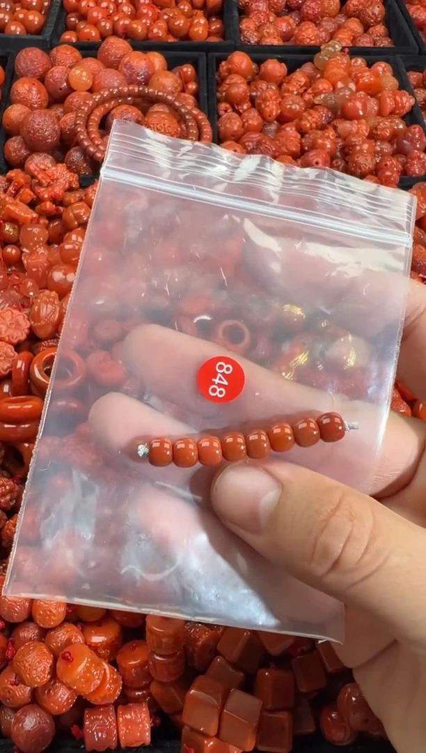 南红玛瑙未镶嵌颈饰1
