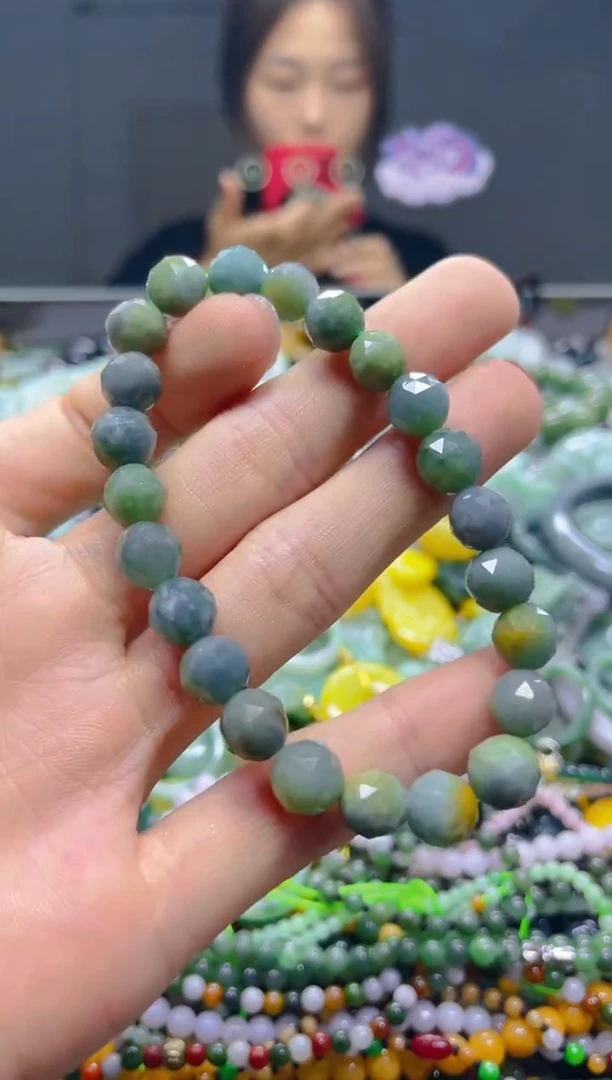 颈饰未镶嵌翡翠7MM/U/翡翠A货，一件也是批发价
