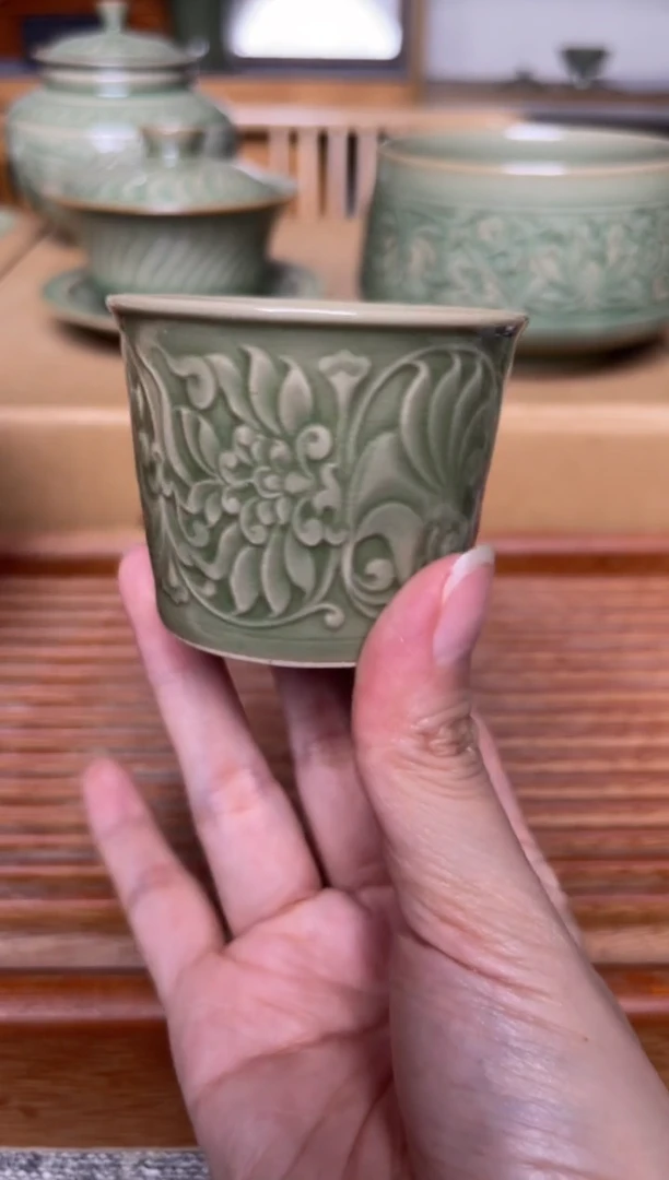 陶瓷橄榄绿金银花主人杯 微瑕