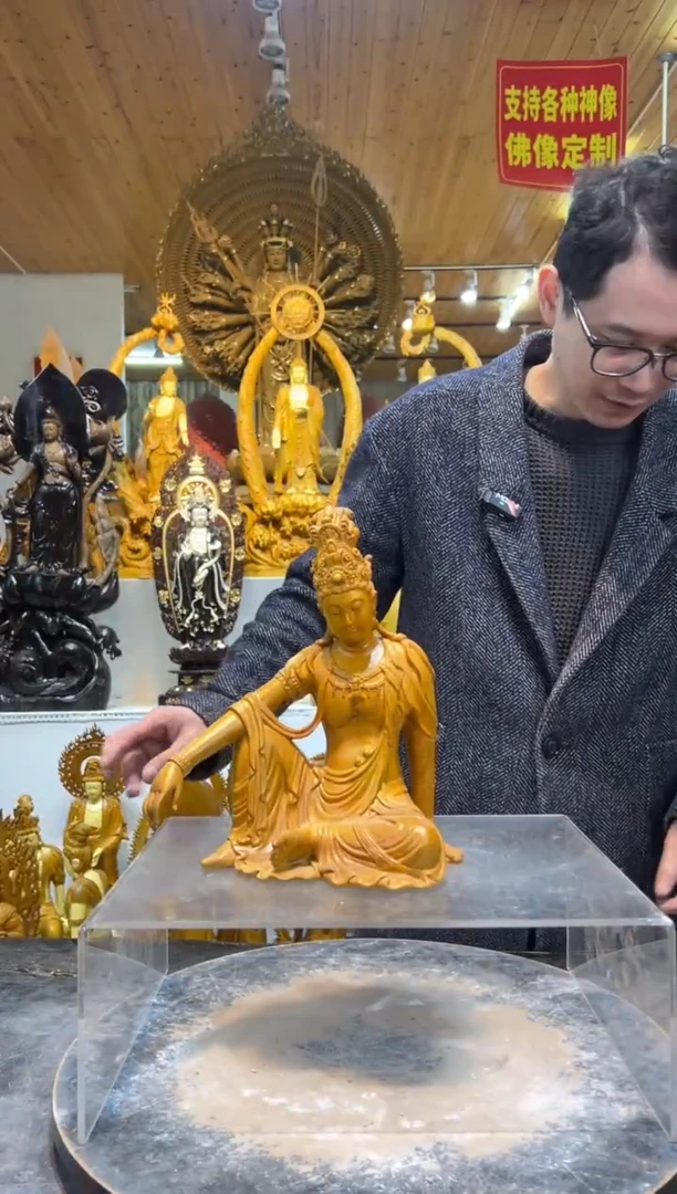 香樟木坐姿自在观音30cm高