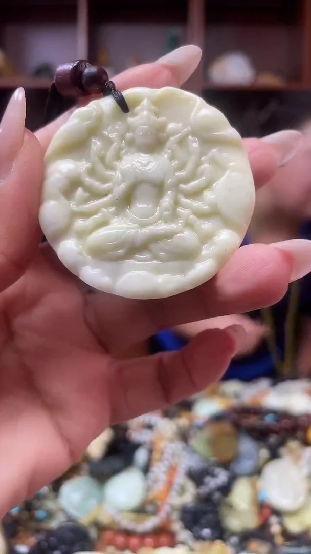 未镶嵌蛇纹石玉吊坠