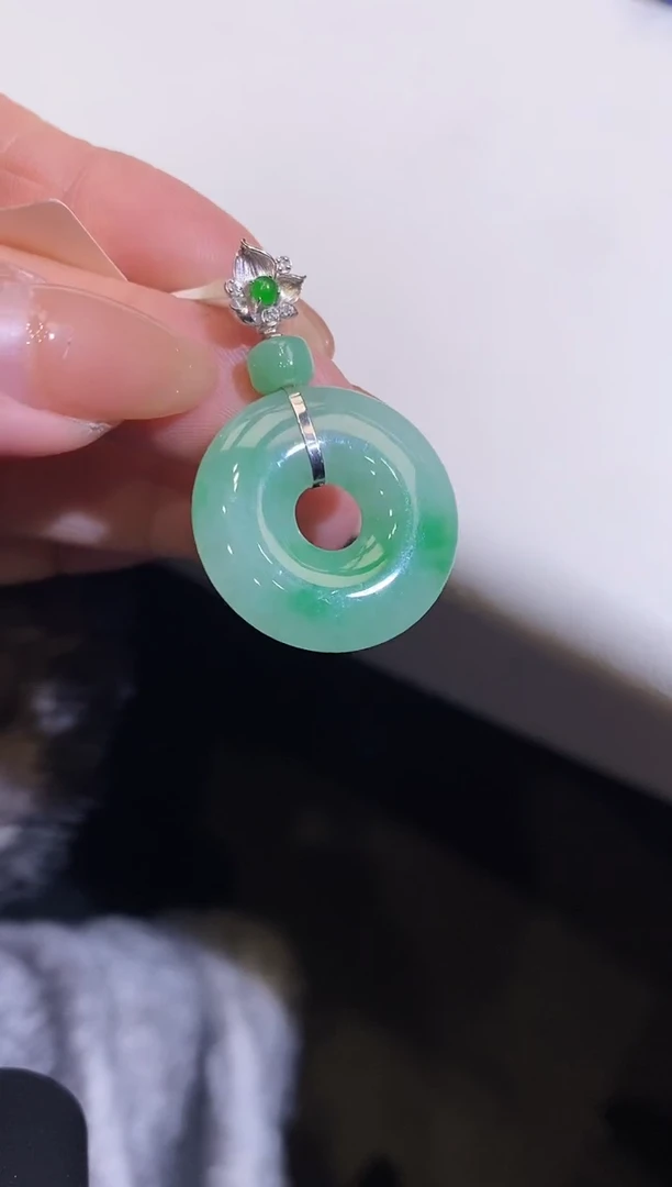 吊坠(不含链)18K金镶嵌翡翠甜甜圈