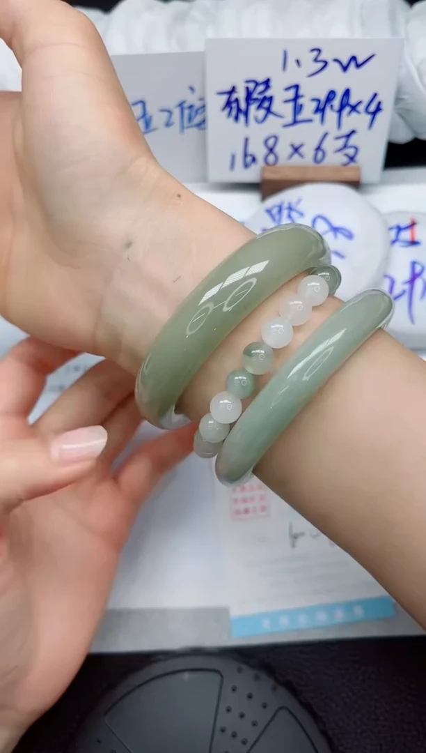 石英质玉手镯未镶嵌49-61.8