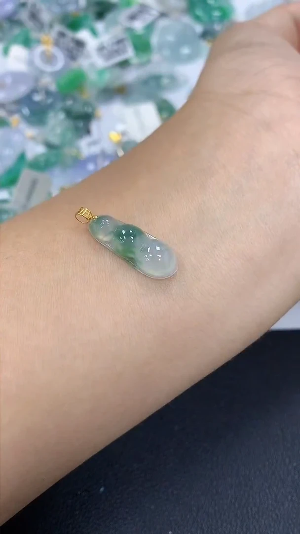 颈饰18K金镶嵌翡翠a货假一赔三支持复检百元上9元证书费自理