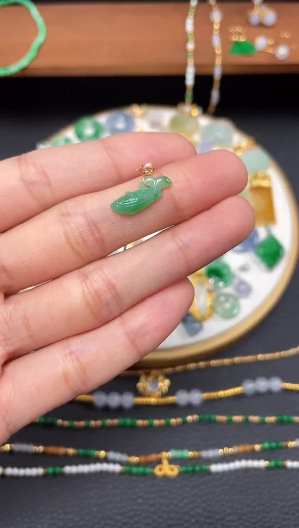 【闪购商品】翡翠吊坠(不含链)18K金镶嵌一个  JK528