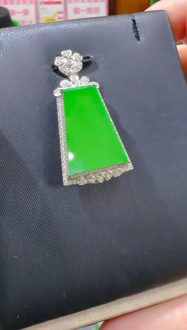 翡翠18K金镶嵌吊坠(赠链)天然a货翡翠