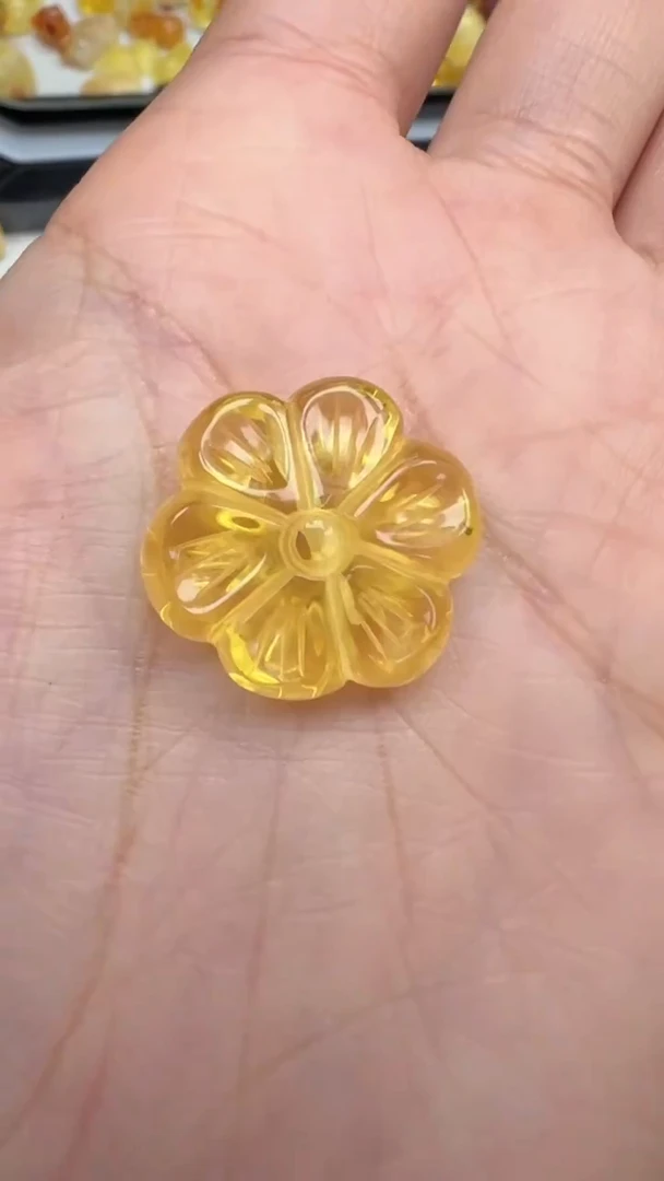 裸石琥珀未镶嵌如图