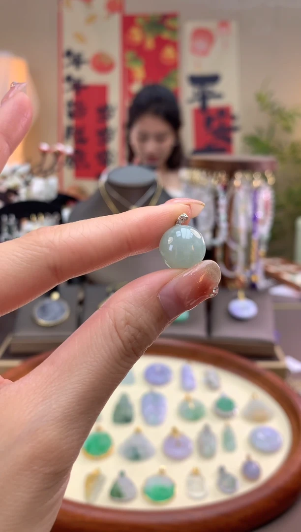 【闪购商品】翡翠颈饰18K金镶嵌珠子