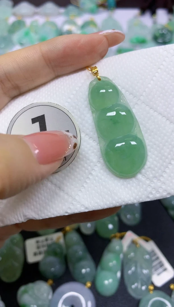 颈饰18K金镶嵌翡翠天然翡翠A货