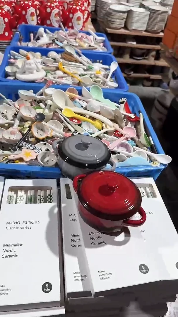 陶瓷2个带盖碗微瑕 凑满20元包邮