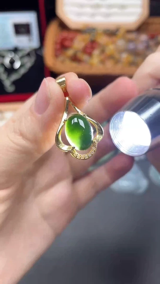 吊坠(赠链)未镶嵌和田玉（碧玉）多样性发货拍一发一