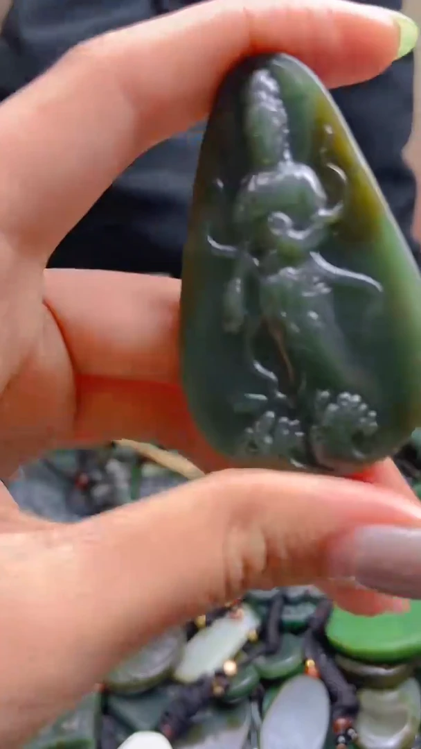 颈饰未镶嵌和田玉1