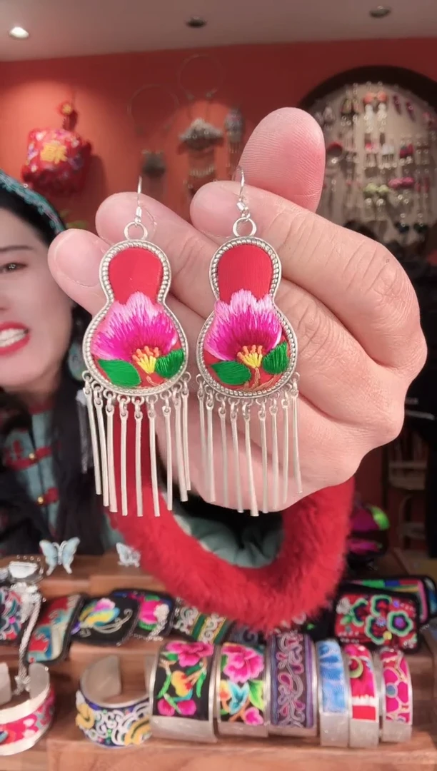 织绣苗银苗绣手工刺绣饰品11