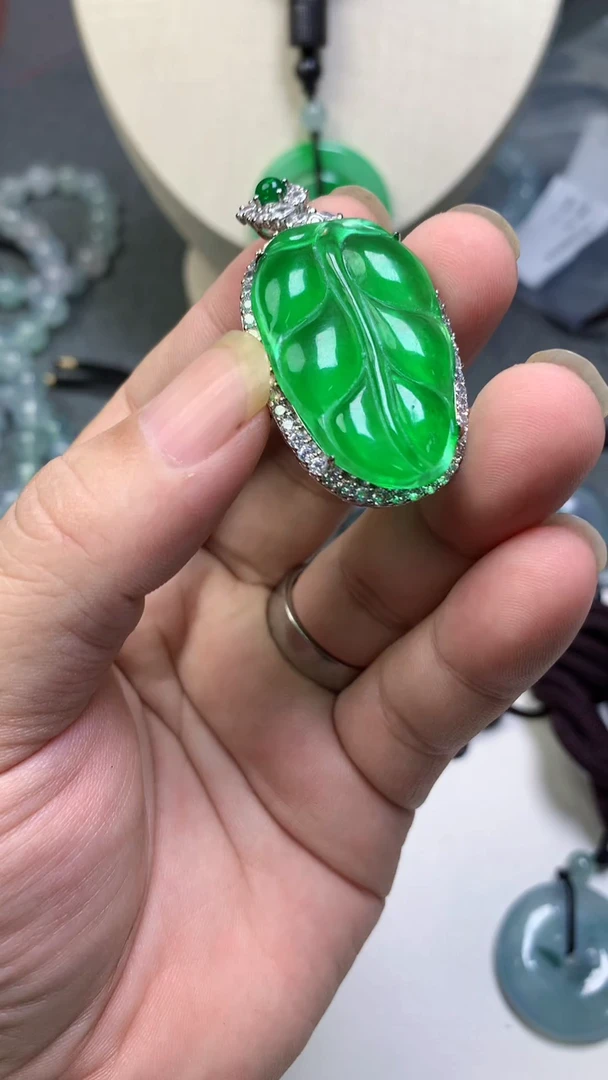 武**姐缅翠冰透挂件吊坠012