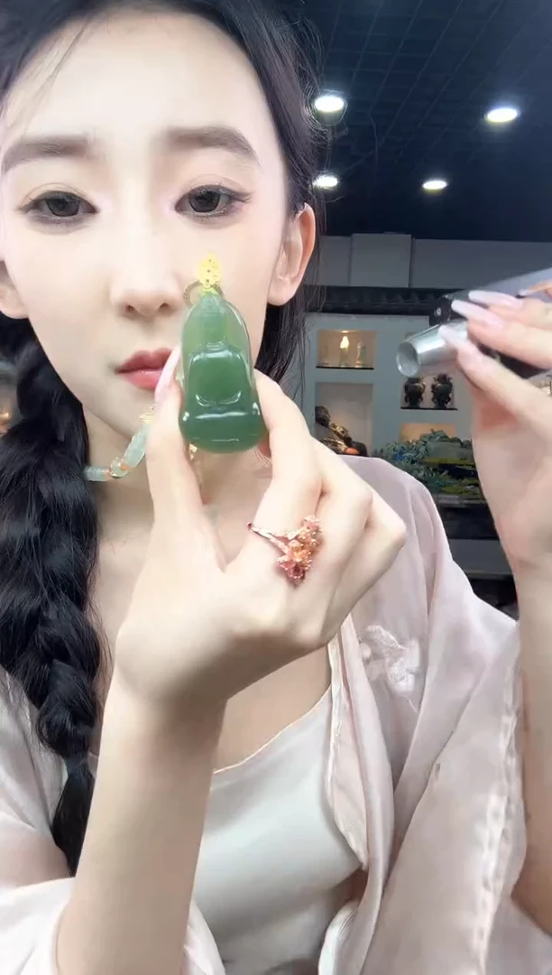 岫玉未镶嵌颈饰苹果绿素衣观音【万能扣】