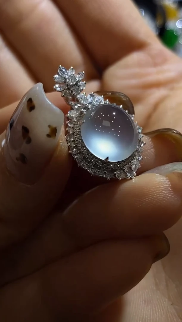 颈饰18K金镶嵌翡翠收到货48小时鉴赏期（超时不退不换）