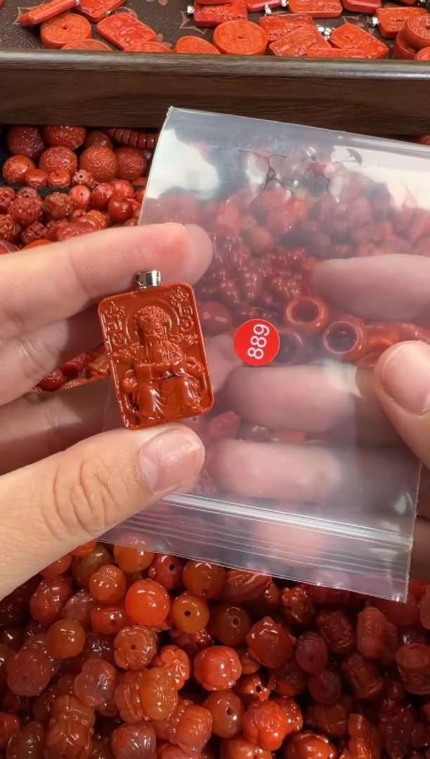 南红玛瑙未镶嵌颈饰1