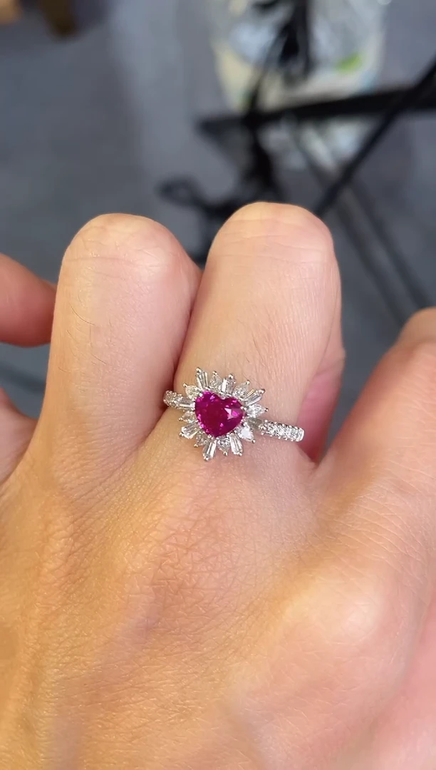 戒指彩色蓝宝石18K金镶嵌缅甸主石:0.95ct