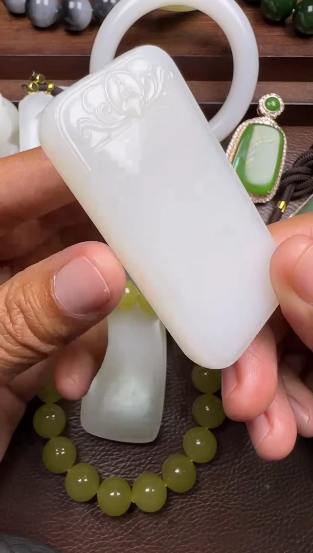 未镶嵌和田玉挂件和田玉挂件