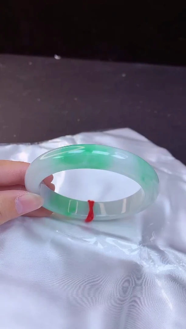 【闪购商品】翡翠手镯未镶嵌59+