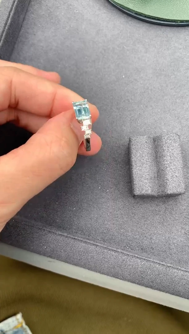 【闪购商品】海蓝宝石戒指18K金镶嵌1.1ct海蓝宝戒指