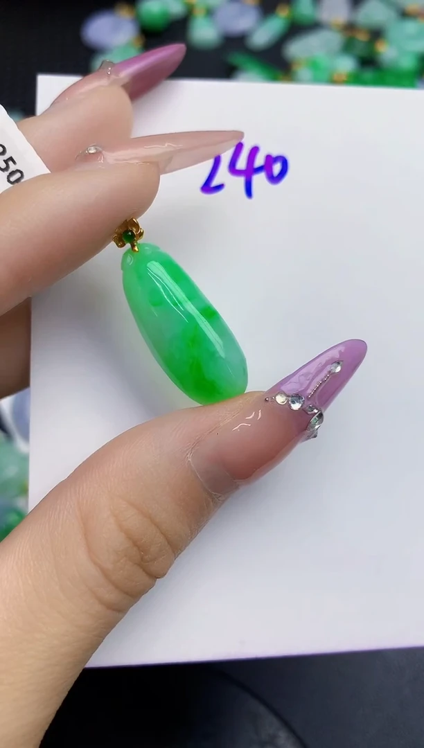 颈饰18K金镶嵌翡翠缅甸天然翡翠A货