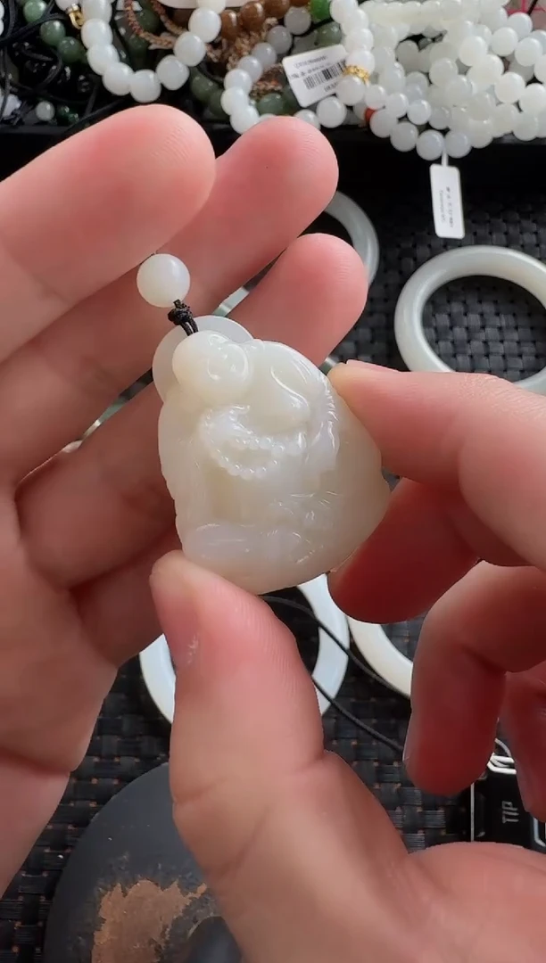 颈饰未镶嵌和田玉白玉逍遥佛