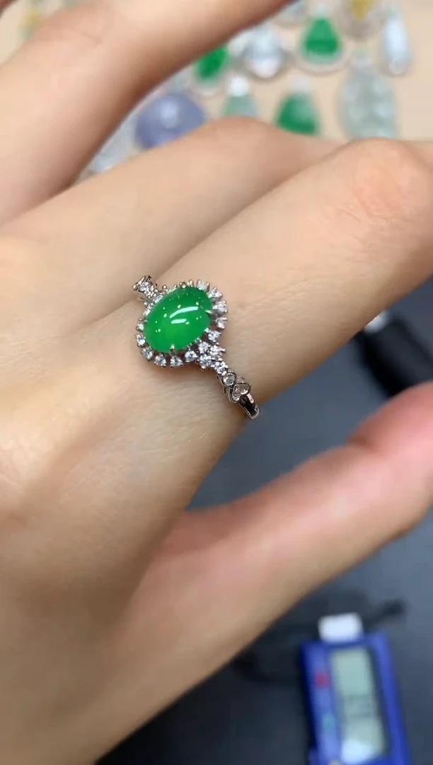 18K金镶嵌戒指翡翠蛋面【无服务费