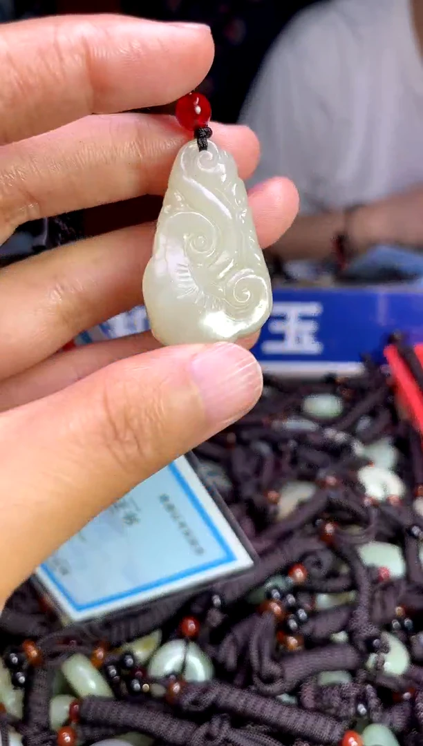 未镶嵌和田玉摆件1