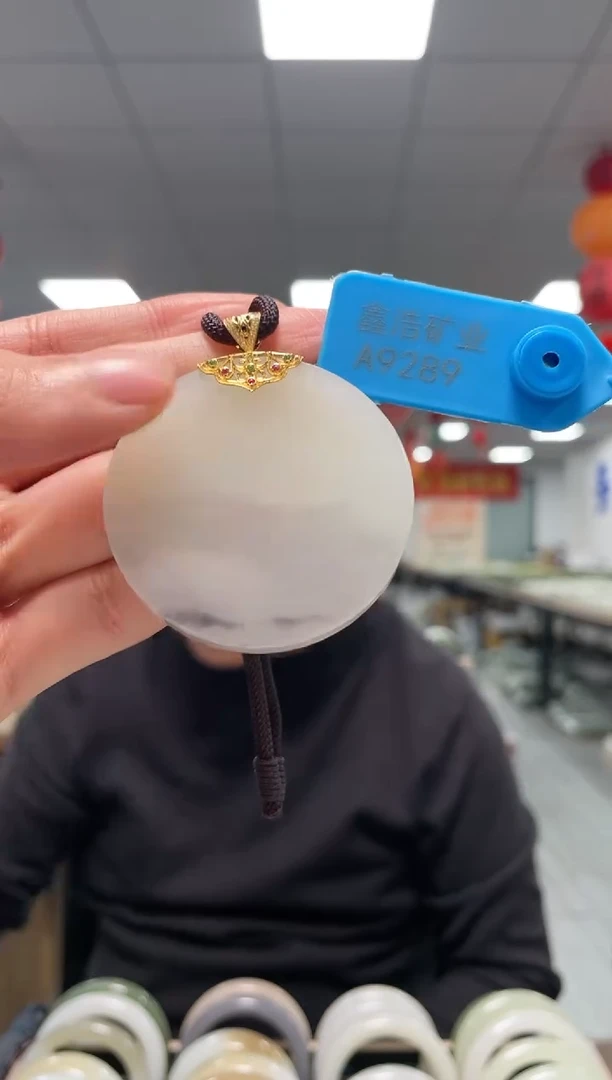 颈饰18K金镶嵌和田玉青花意境牌A9289