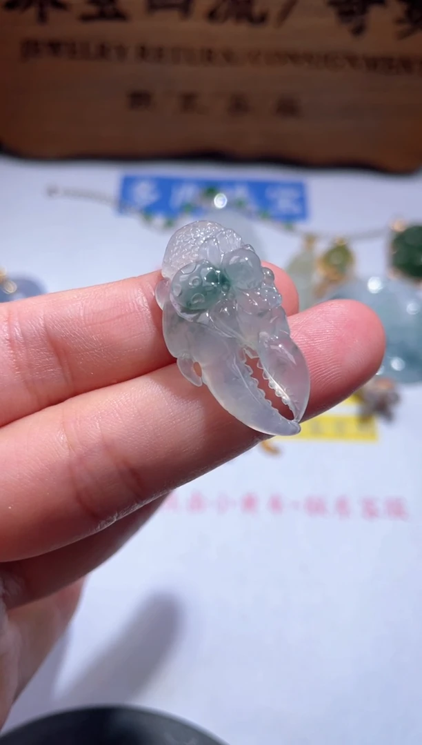 翡翠未镶嵌颈饰18.......