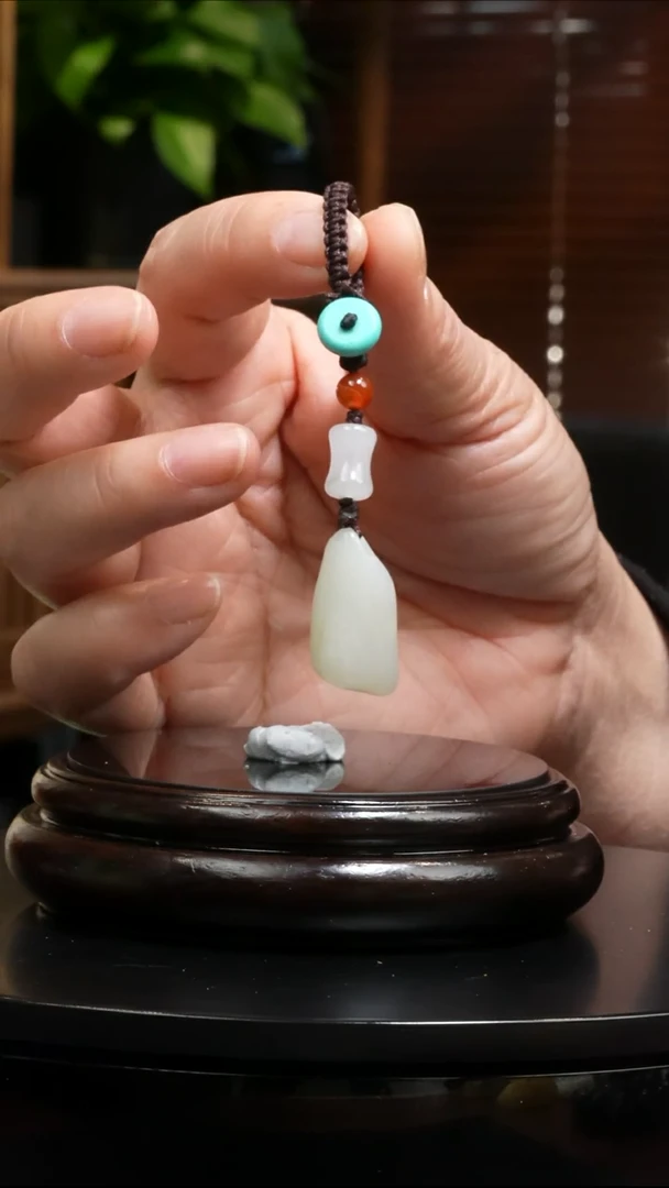 【闪购商品】和田玉吊坠(不含链)未镶嵌7.8克和田玉原石