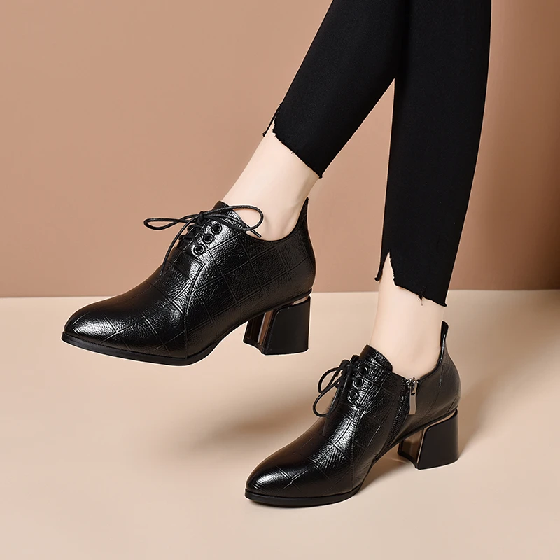 尖头深口粗跟系带皮鞋2025秋季新款软皮软底单鞋百搭中跟妈妈踝靴