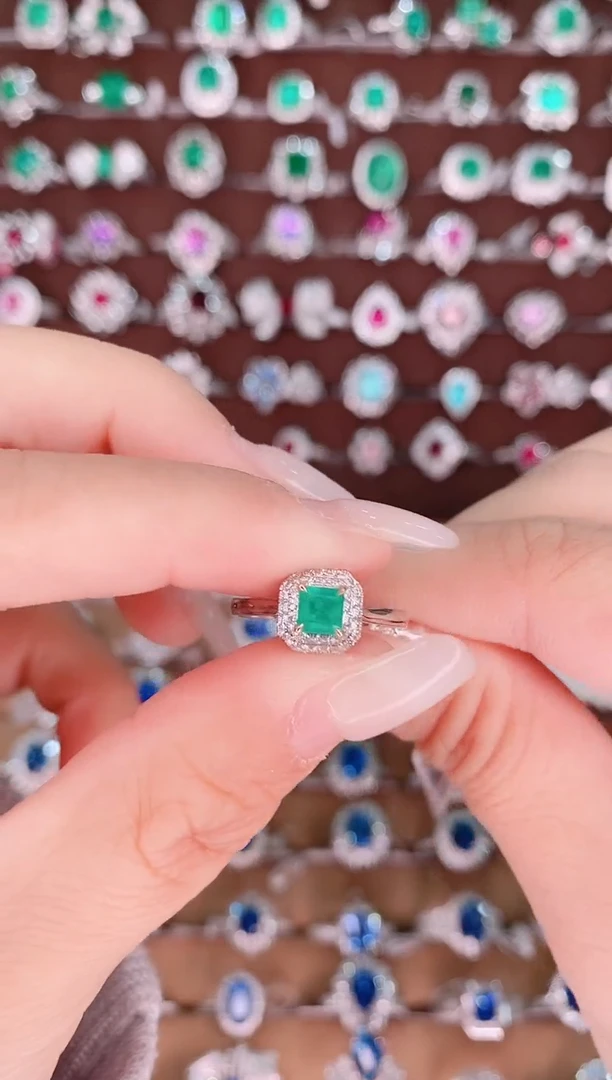 【闪购商品】祖母绿18K金戒指18K金镶嵌0.39克拉