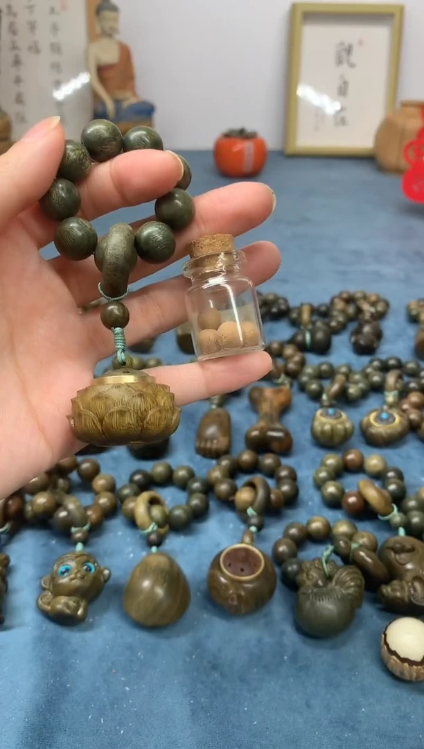 【闪购商品】维腊木（绿檀）把件莲花香囊 送1瓶香丸