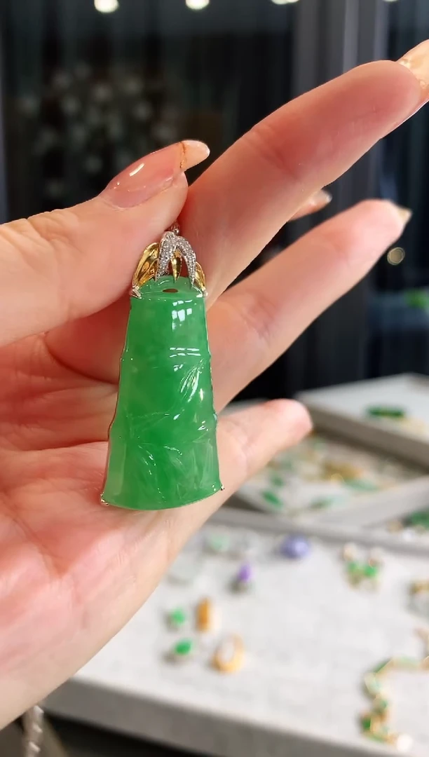 【闪购商品】翡翠吊坠(不含链)18K金镶嵌吊坠