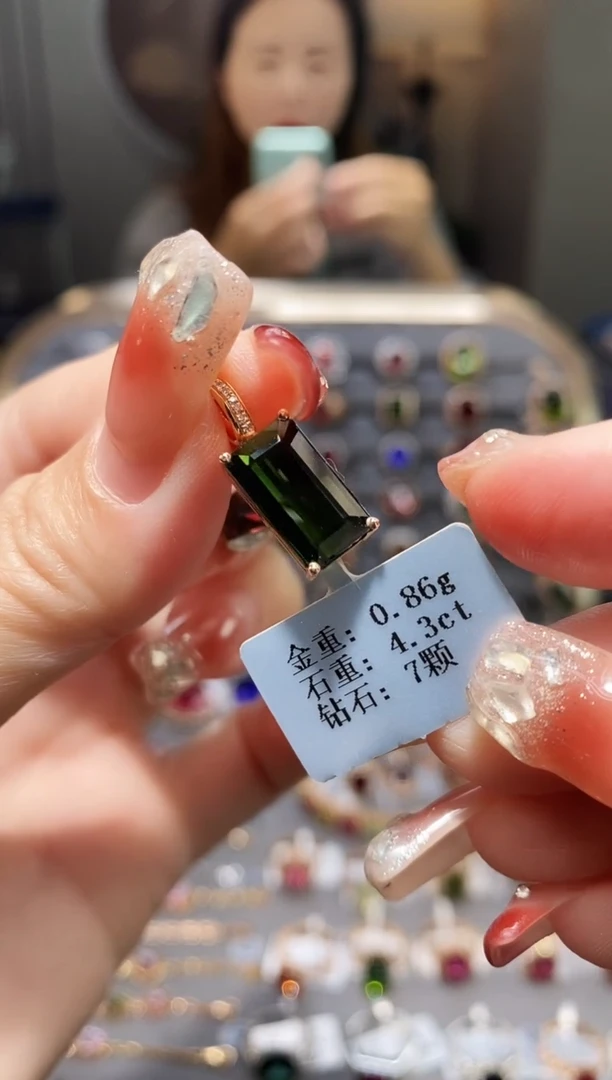 颈饰18K金镶嵌碧玺4.3