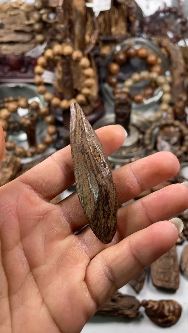 沉香沉香碎屑海****。沉香   土沉