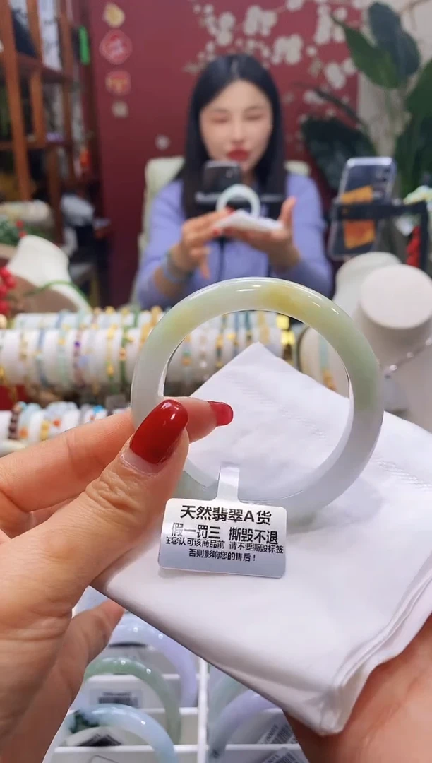 【闪购商品】翡翠手镯未镶嵌50黄加绿5152/11.4*8.2