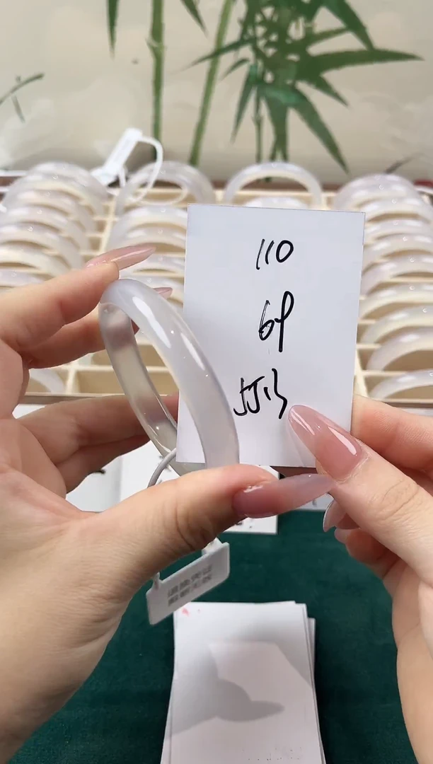 玛瑙/玉髓手镯未镶嵌110