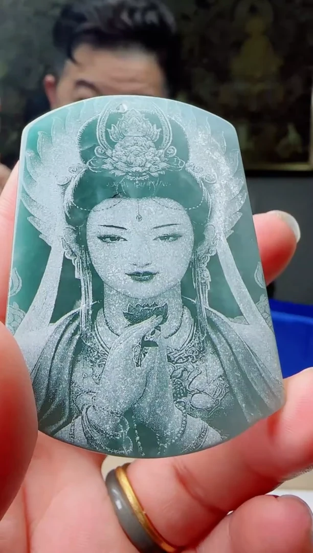 【闪购商品】翡翠颈饰未镶嵌美女