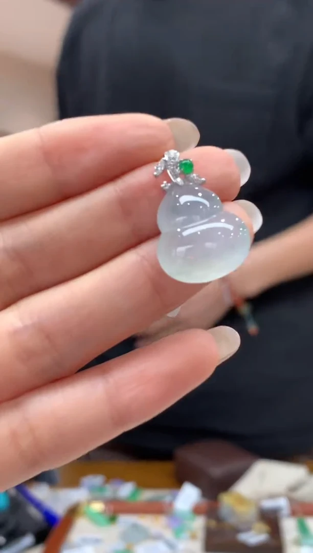 吊坠(不含链)18K金镶嵌翡翠葫芦