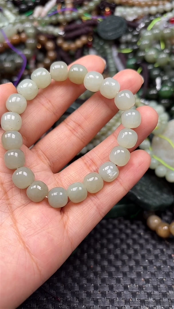 和田玉未镶嵌颈饰1