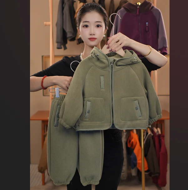 【与里】2025秋冬新品男童秋冬儿童帅气韩版苔藓绿奥粒绒套装